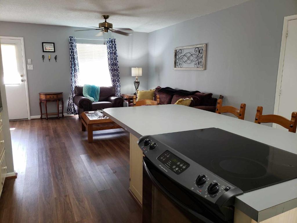 Postel nebo postele na pokoji v ubytování Midtown Southern Charm