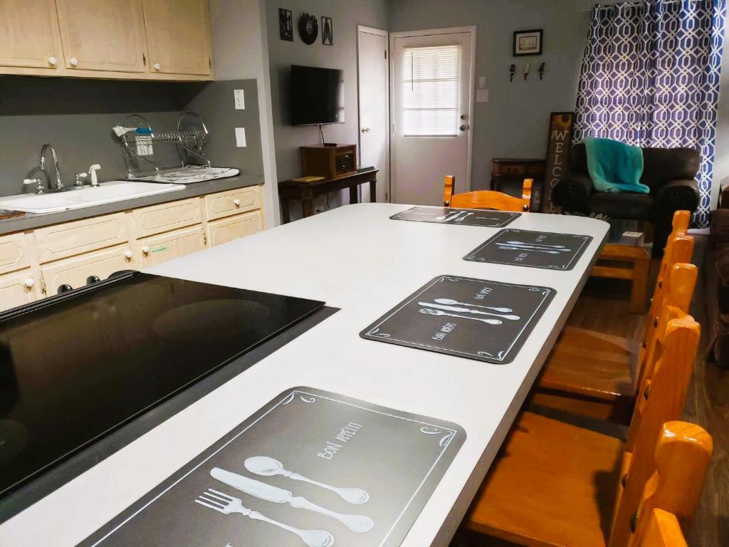 Kuchyň nebo kuchyňský kout v ubytování Midtown Southern Charm