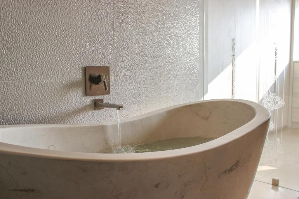 Bagno di Laviu B&B Luxe Suites