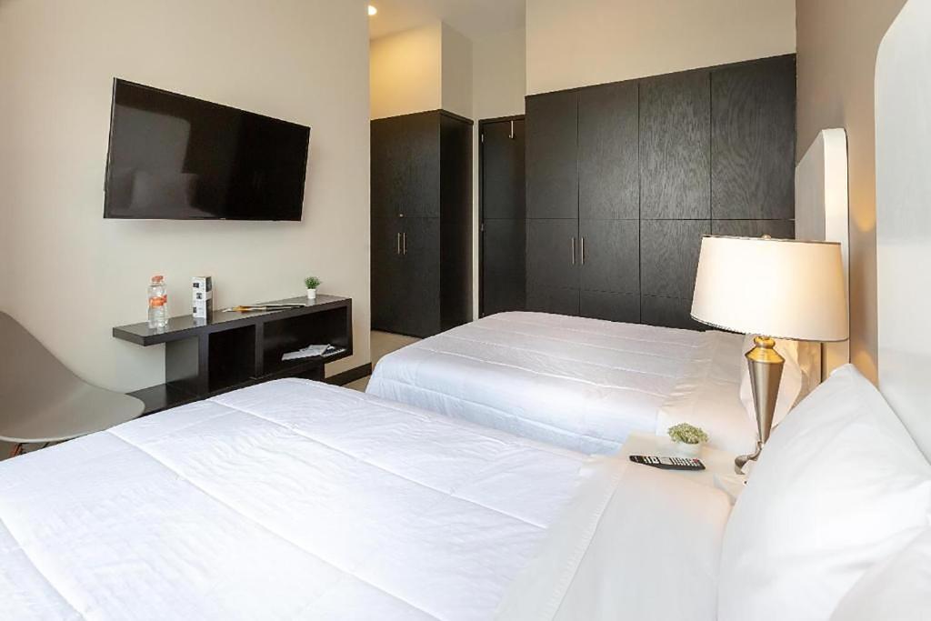 Letto o letti in una camera di Laviu B&B Luxe Suites