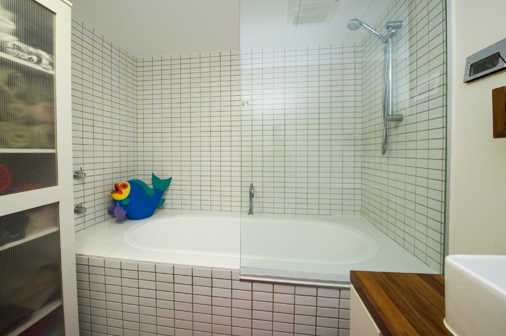 Koupelna v ubytování Panoramic Ocean Views 2 bed/2 bath Unit, Nelly Bay