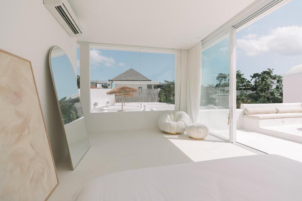 a white room with a view of the ocean at MAJA Canggu in Canggu