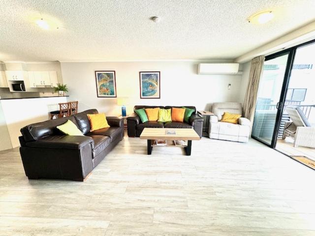 Posezení v ubytování Serene 3BR Beachfront Retreat, Relax & Reconnect