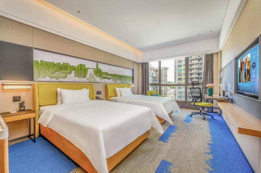 Postel nebo postele na pokoji v ubytování Hampton by Hilton Dongguan Central Plaza