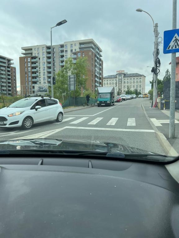 a view from a car windshield of a street with cars at Apartament spațios zona buna in Cluj-Napoca