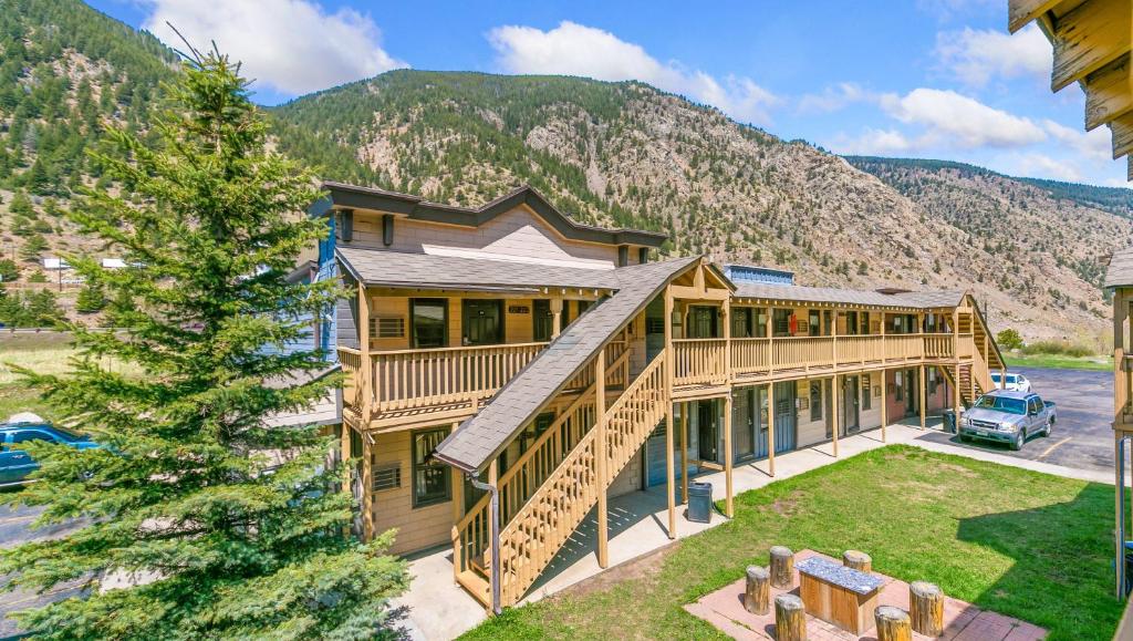 a large wooden house with a mountain in the background at Georgetown Lodge in Georgetown