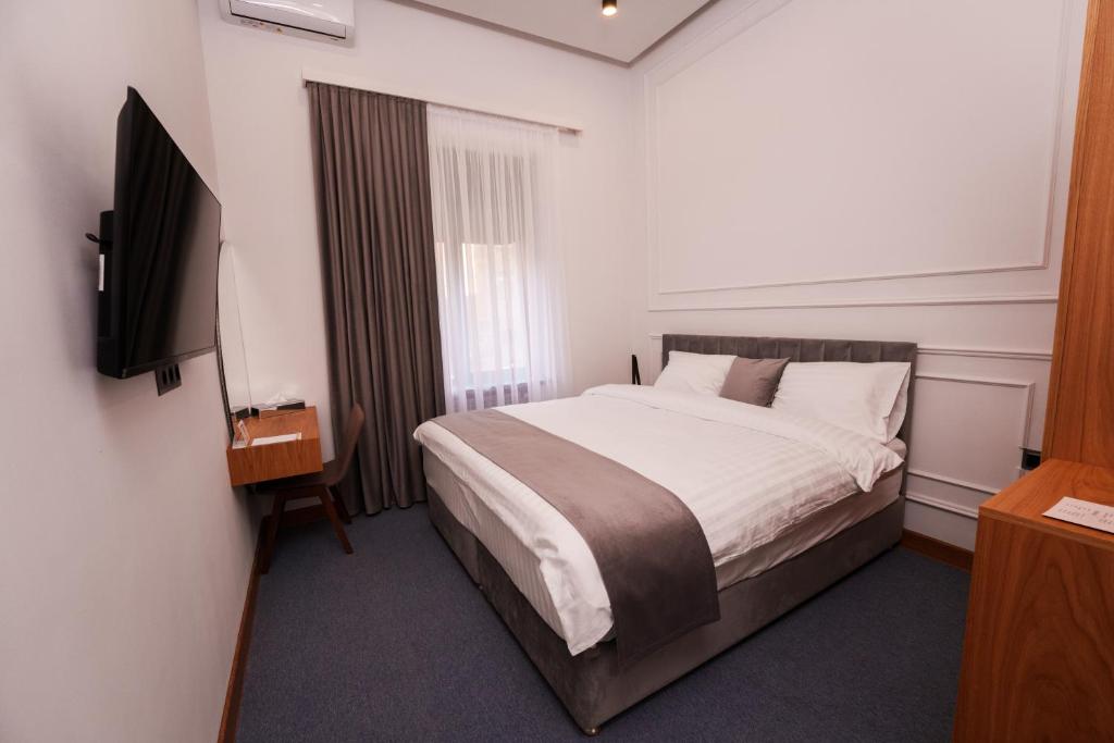 Postel nebo postele na pokoji v ubytování Revive Boutique Hotel