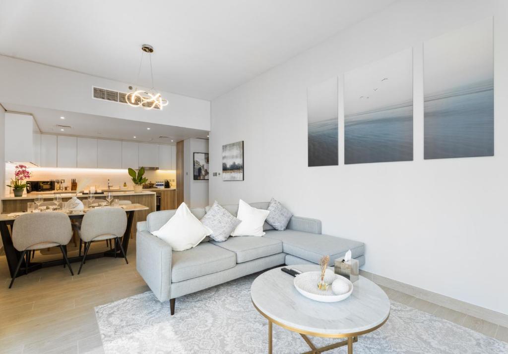 EasyGo - LIV Residences Dubai Marina 2 Bedroom View Marina
