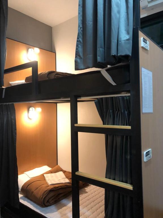 Postel nebo postele na pokoji v ubytování Thyme Xeriscape Hostel