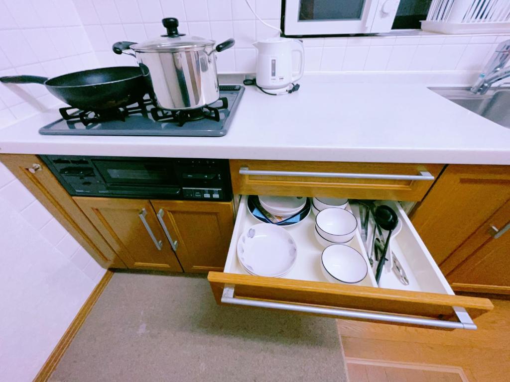 Kuchyň nebo kuchyňský kout v ubytování 美山小屋-临近东京夏日乐园，高尾山，相模湖游乐园
