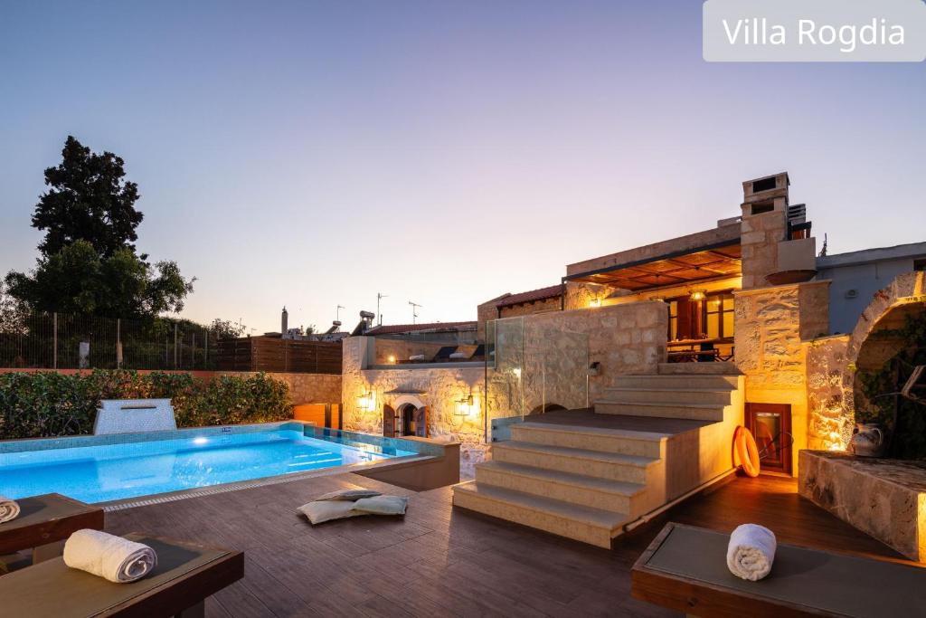 willa z basenem i domem w obiekcie Atsipopoulo Villas w mieście Atsipopoulo