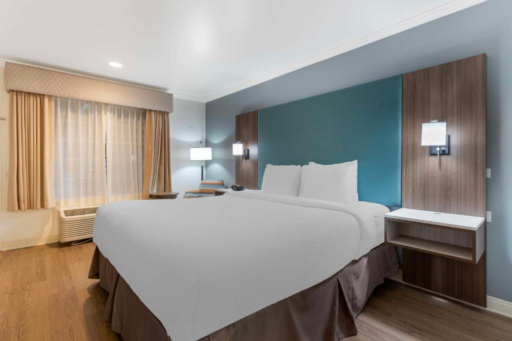 Best Western Plus Riviera photo