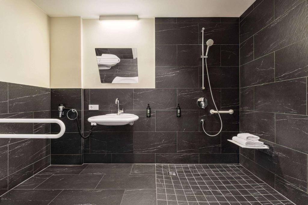 Vienna House Easy by Wyndham München - Resim 19