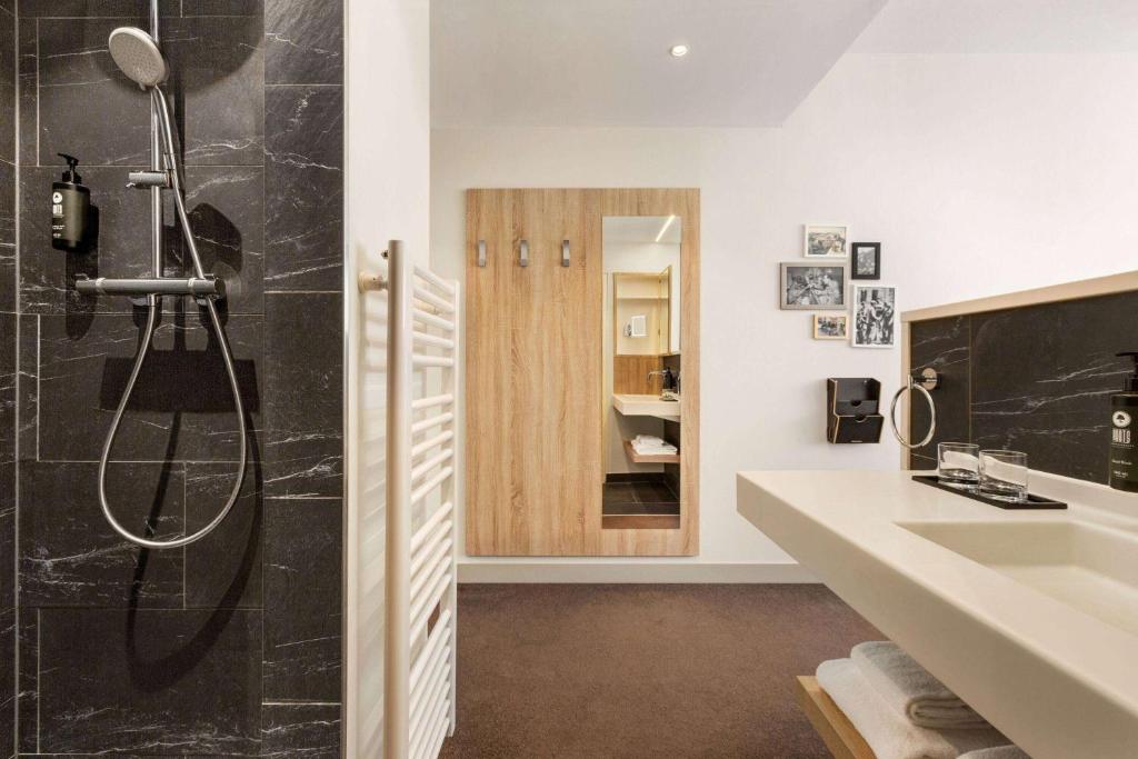 Vienna House Easy by Wyndham München - Resim 26