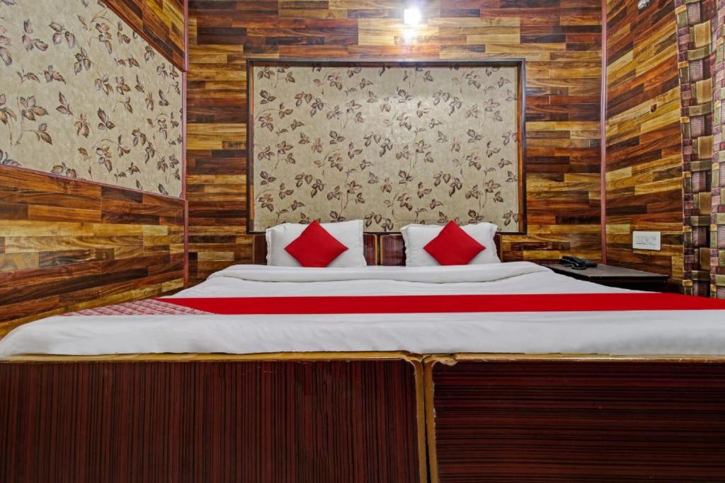 Postel nebo postele na pokoji v ubytování Hotel Ab-i-Hayat