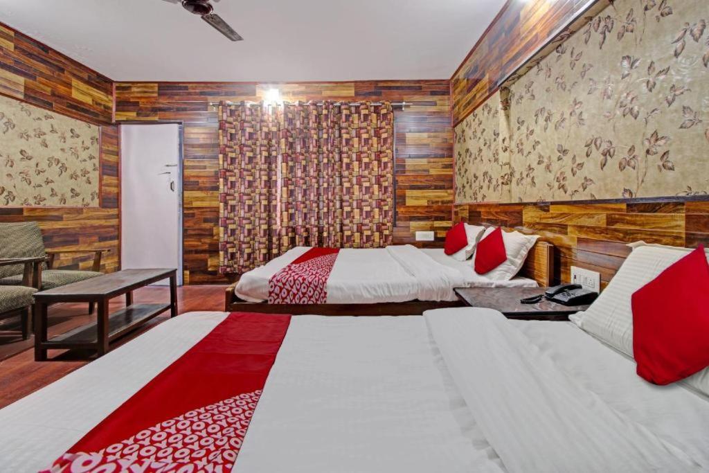Postel nebo postele na pokoji v ubytování Hotel Ab-i-Hayat