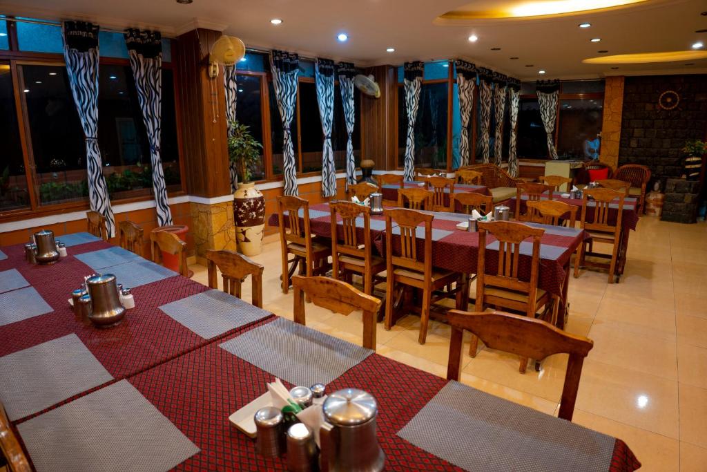 Restaurace v ubytování The Nest Inn Resort