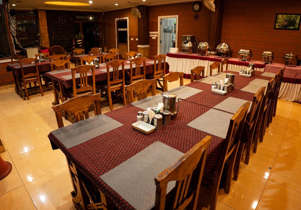 Restaurace v ubytování The Nest Inn Resort