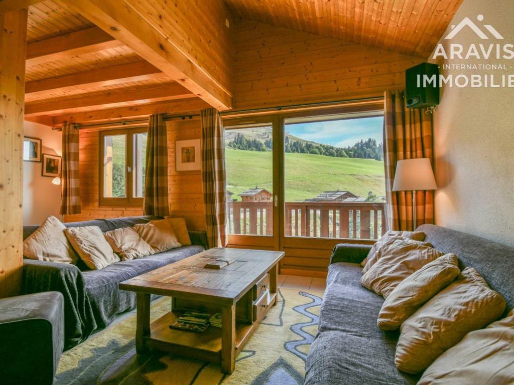Appartement Le Grand-Bornand, 5 pièces, 8 personnes - FR-1-391-10にあるシーティングエリア