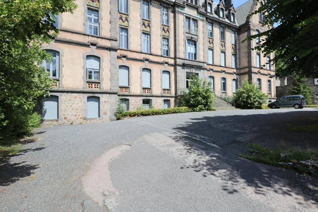 Budova, v ktorej sa apartmán nachádza