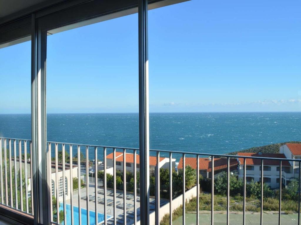 d'un balcon avec vue sur l'océan. dans l'établissement Appartement Banyuls-sur-Mer, 2 pièces, 4 personnes - FR-1-225C-51, à Banyuls-sur-Mer