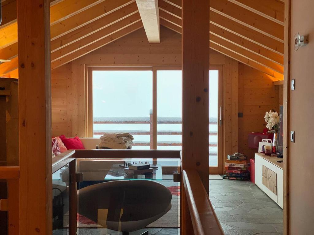 Posezení v ubytování B&B rooms within a modern family chalet with direct access to ski area in Verbier