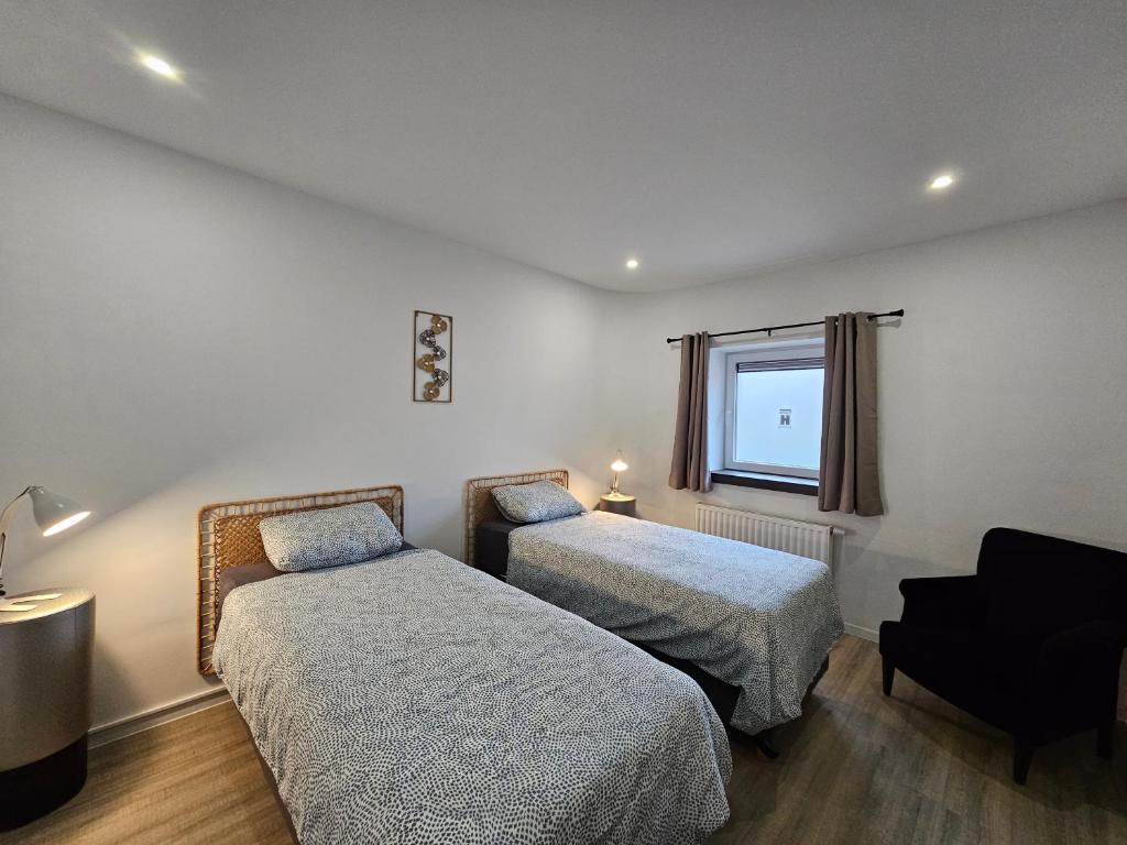 Rúm í herbergi á Appart'Hôtel Trazegnies