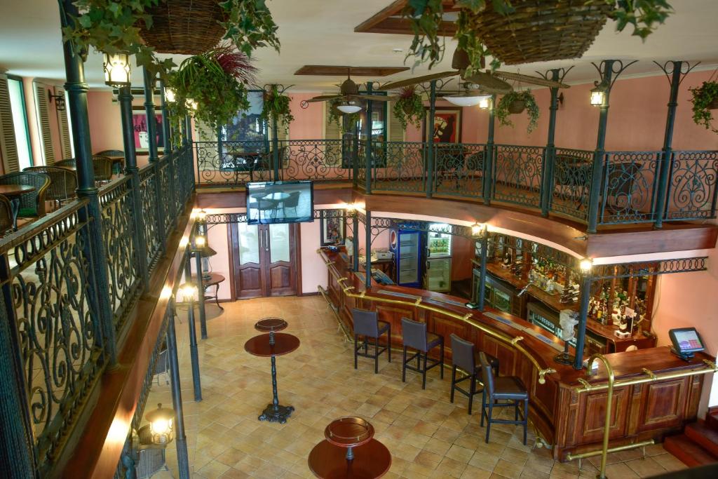 Restaurace v ubytování Harbour View Suites