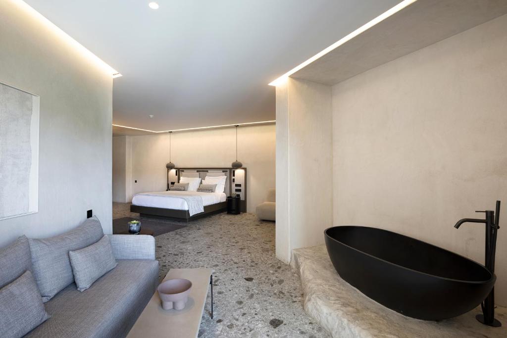 Aeonic Suites and Spa - 7