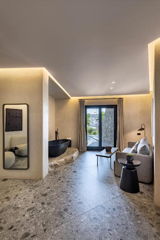 Aeonic Suites and Spa - 3