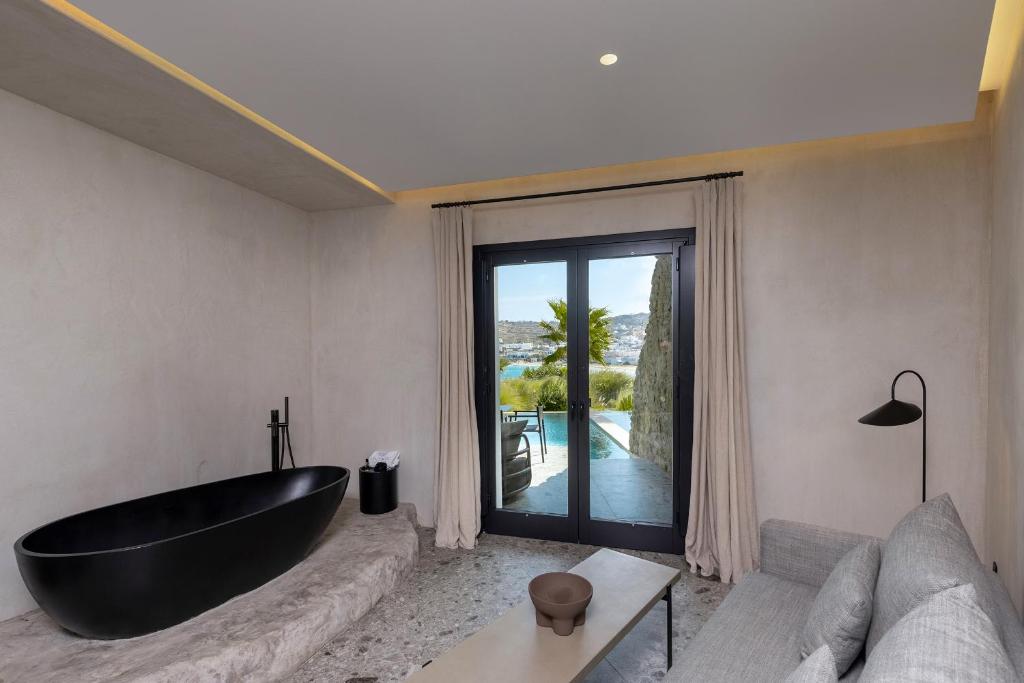 Aeonic Suites and Spa - 2