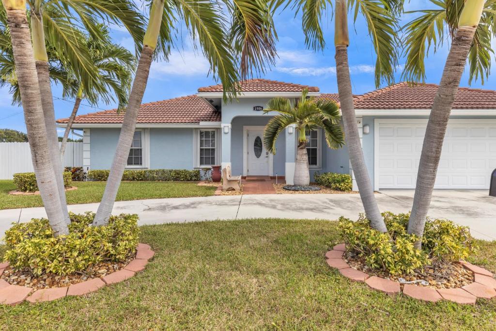 Zahrada ubytování Gorgeous Lake Worth Beach House home
