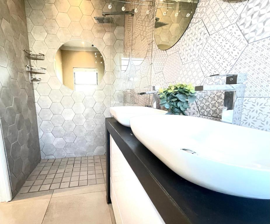 Lux Bedroom, Cape Town (updated prices 2024)