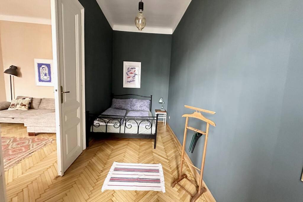 Ruhige & große Altbauwohnung 7min zum Zentrum