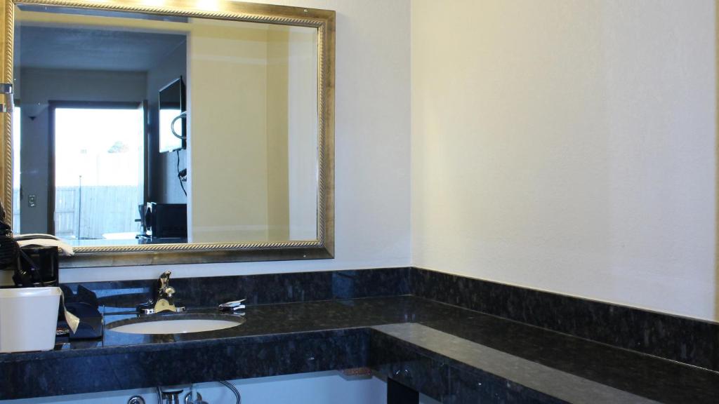 Fotografie z fotogalerie ubytování Royal Inn & Suites v destinaci Tyler