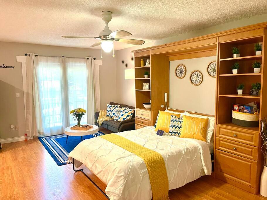 a bedroom with a bed and a living room at Town & Country Hideaway - 1BR/1BA, 20 min FAMU/FSU in Tallahassee