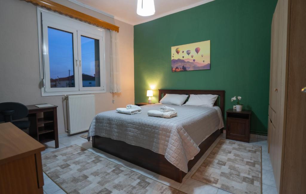 A bed or beds in a room at Casa de Pozar