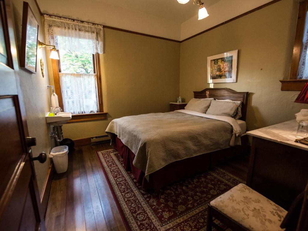 Postel nebo postele na pokoji v ubytování Balch Hotel