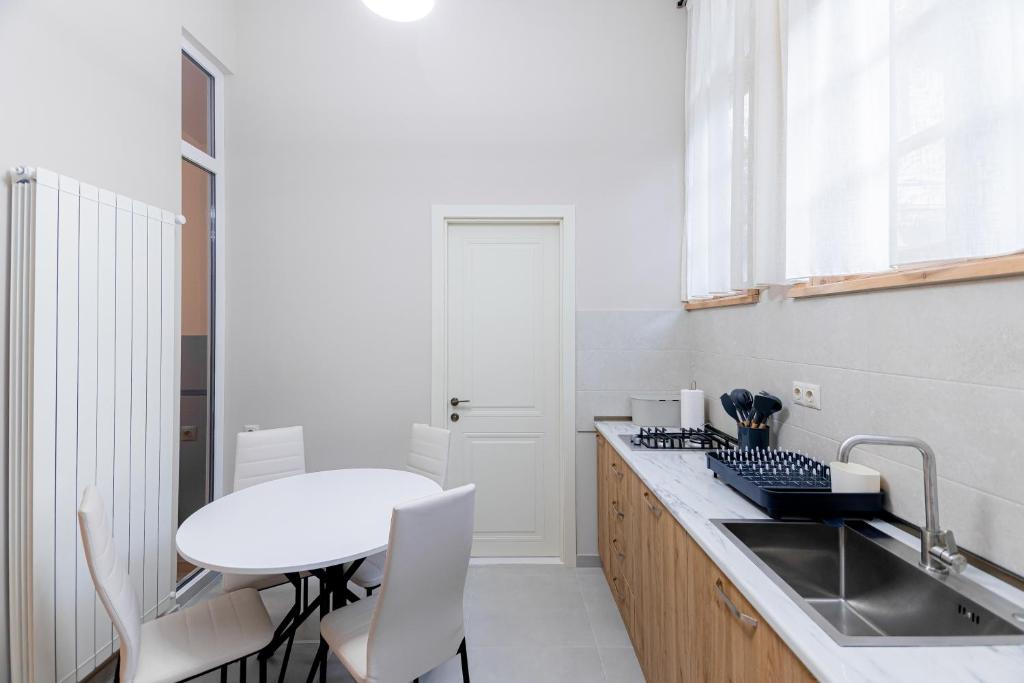 Кухня или мини-кухня в Apartment in Old City Center
