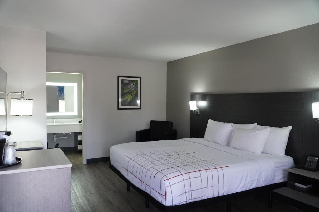 La Quinta Inn by Wyndham Dallas Uptown - Habitación Deluxe Con Cama Extragrande
