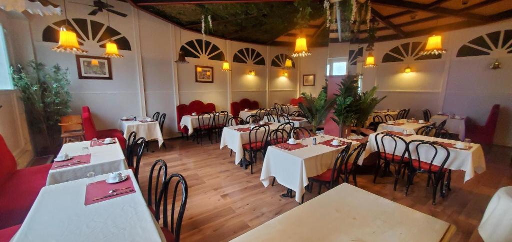Restaurace v ubytování Hotel Bar Restaurant Saint Paul