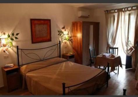 Postel nebo postele na pokoji v ubytování Antico Borgo - A due passi dalle Gole Alcantara
