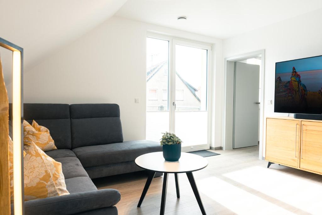 a living room with a couch and a table at Luxuswohnung am Steinhuder Meer - Tierfreundlich - D in Wunstorf