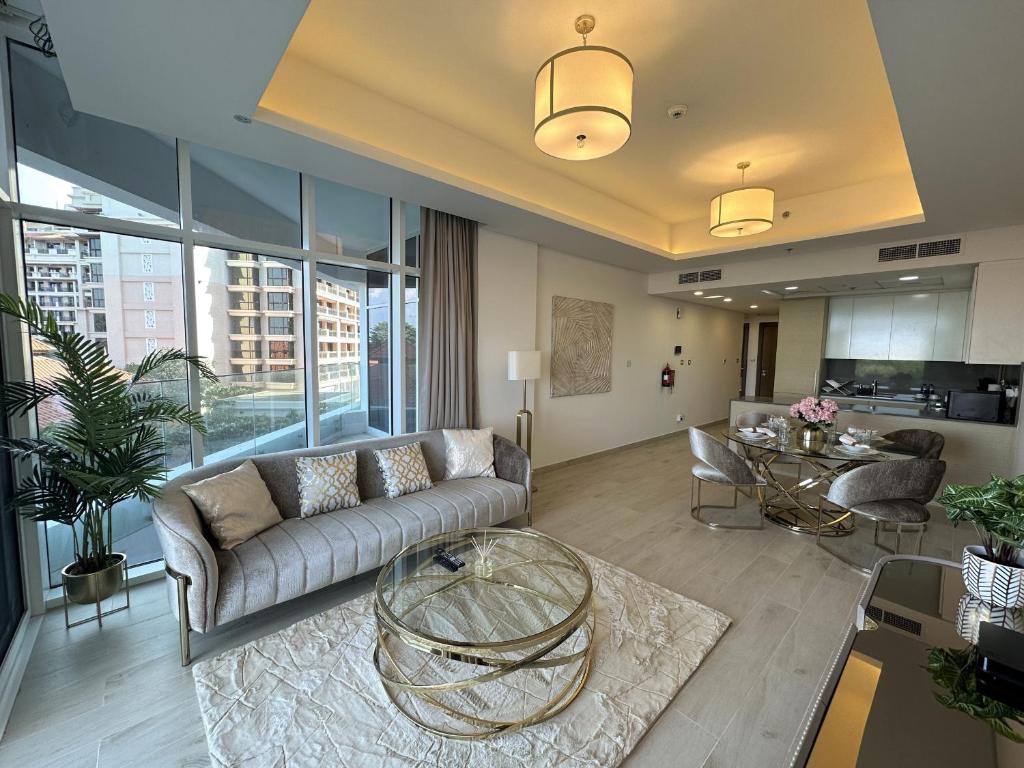 EasyGo – Azizi Mina Palm View 1 Bedroom