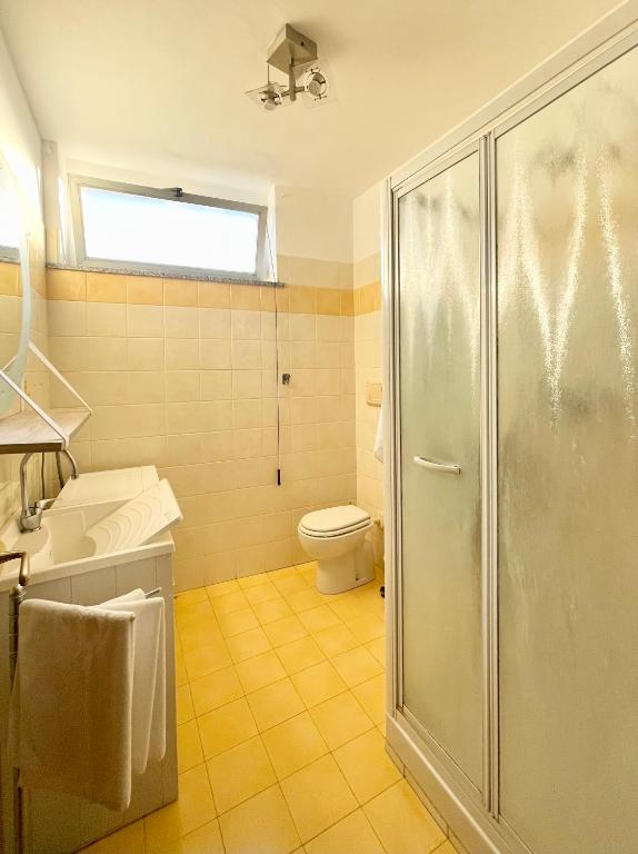 Koupelna v ubytování 4th FLOOR ROOMS stanze con bagno privato in appartamento condiviso