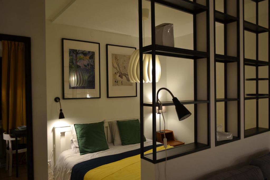 מיטה או מיטות בחדר ב-Valmiera Studio apartment