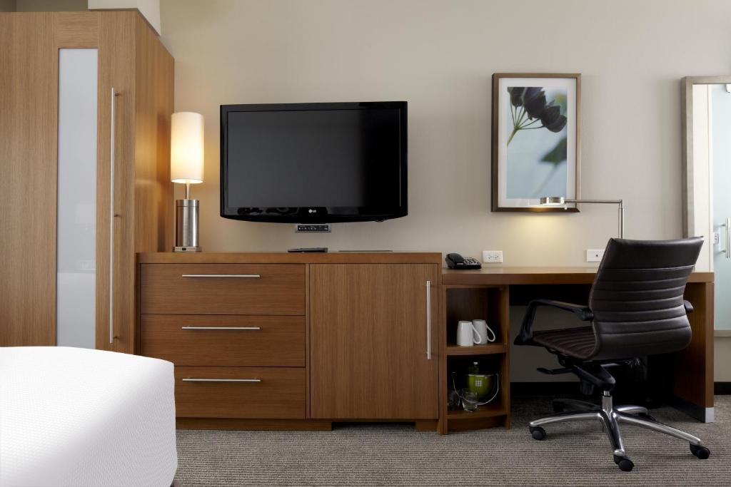 Hyatt Place Washington D.C./National Mall - Queen Room With Two Queen Beds, Sofa Bed And Accessible Tub
