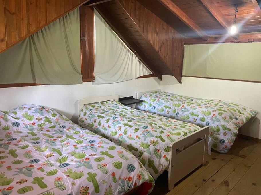 Cette chambre comprend 2 lits jumeaux. dans l'établissement Casa quinta Laguna La Brava La incoronata, à Villa Residencial Laguna Brava