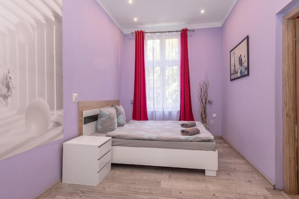 Posteľ alebo postele v izbe v ubytovaní Queen Apartments