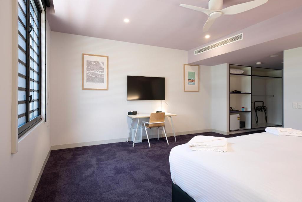 The Lodge, Blacktown - Sydney - Deluxe King Room